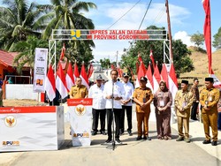 Jokowi Resmikan Jalan Inpres 46 Km yang Dulunya Cuma Setapak di Gorontalo