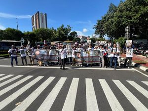 Karyawan Polo Ralph Lauren Indonesia Geruduk Gedung MA