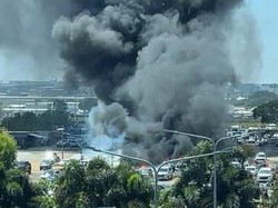 Kebakaran di Bandara Manila, 19 Kendaraan Dilalap Api