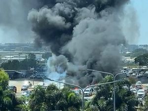 Kebakaran di Bandara Manila, 19 Kendaraan Dilalap Api Kebakaran di Bandara Manila, 19 Kendaraan Dilalap Api