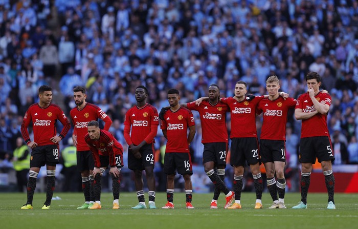 Soccer Football - FA Cup - Semi Final - Coventry City v Manchester United - Wembley Stadium, London, Britain - April 21, 2024  Manchester United players line up during the penalty shootout Action Images via Reuters/Andrew Couldridge