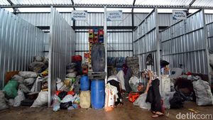 Menilik Aktivitas Bank Sampah Induk Surabaya