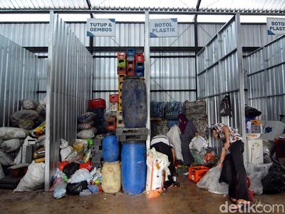 Menilik Aktivitas Bank Sampah Induk Surabaya