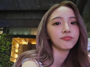 8 Potret Cantik Nene Pornnappan, Artis Thailand yang Disebut Pacar Bright