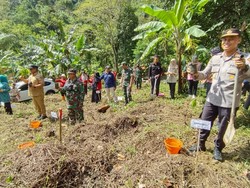 Pemkot Palopo Tanam 500 Pohon di Bukit Siguntu Peringati Hari Bumi