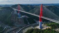 Penampakan Jembatan Sungai Longli di China yang Bakal Dibuka Bulan Depan