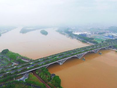 Penampakan Luapan Sungai Dongping di China