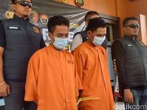 Tampang Dua Pemburu Liar di TNBB, Terancam 5 Tahun Bui Tampang Dua Pemburu Liar di TNBB, Terancam 5 Tahun Bui