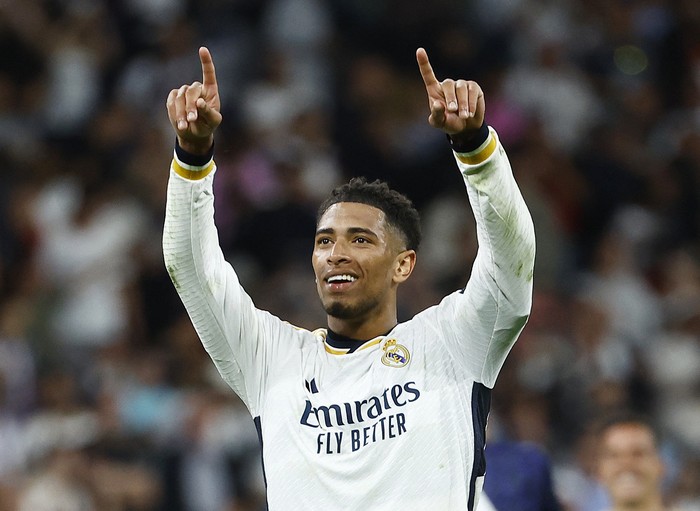 Potret Real Madrid Bungkam Barcelona, Bellingham Jadi Pahlawan Drama lima gol tercipta di El Clasico antara Real Madrid vs Barcelona. Gol Jude Bellingham di masa injury time bikin El Real menang 3-2. Pertandingan dihelat di Santiago Bernabeu, Senin (22/4/2024) dini hari WIB.