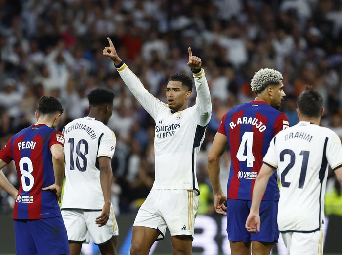Soccer Football - LaLiga - Real Madrid v FC Barcelona - Santiago Bernabeu, Madrid, Spain - April 21, 2024 Real Madrid's Jude Bellingham celebrates scoring their third goal REUTERS/Susana Vera