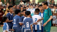 Aktivitas ini dilakukan disela kunjungan kerja Jokowi di Gorontalo.