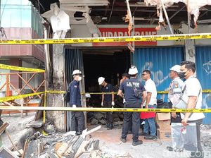 Polisi Ungkap Tak Ada Pintu Darurat di Toko Bingkai Mampang yang Terbakar Polisi Ungkap Tak Ada Pintu Darurat di Toko Bingkai Mampang yang Terbakar