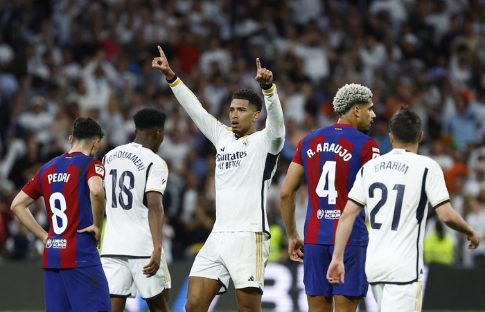 Real Madrid vs Barcelona Soccer Football - LaLiga - Real Madrid v FC Barcelona - Santiago Bernabeu, Madrid, Spain - April 21, 2024 Real Madrid's Jude Bellingham celebrates scoring their third goal REUTERS/Susana Vera