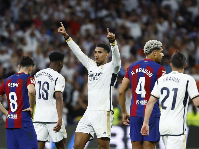 Soccer Football - LaLiga - Real Madrid v FC Barcelona - Santiago Bernabeu, Madrid, Spain - April 21, 2024 Real Madrid's Jude Bellingham celebrates scoring their third goal REUTERS/Susana Vera
