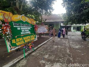 Duka Keluarga Gus Omy Usai Kecelakaan Maut Avanza vs Truk di Pasuruan Duka Keluarga Gus Omy Usai Kecelakaan Maut Avanza vs Truk di Pasuruan