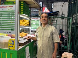 Pedagang Martabak Legendaris Beromzet Rp 1,5 Juta/Hari, Bakal Warisi Bisnis ke Anak