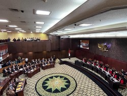 MK Nyatakan Kegiatan Airlangga Bagi Bansos di NTB Bukan Pelanggaran Pemilu