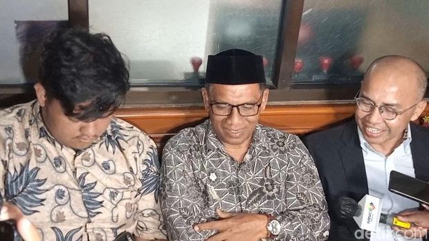 Ayah Teuku Ryan menjadi saksi dalam sidang cerai dengan Ria Ricis.