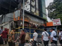 Polisi: 7 Korban Tewas Kebakaran di Mampang Terjebak Api di Pintu Masuk