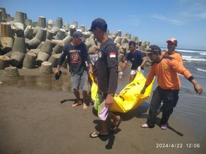 Wisatawan Ciamis yang Tenggelam di Pantai Pangandaran Ditemukan Tewas Wisatawan Ciamis yang Tenggelam di Pantai Pangandaran Ditemukan Tewas