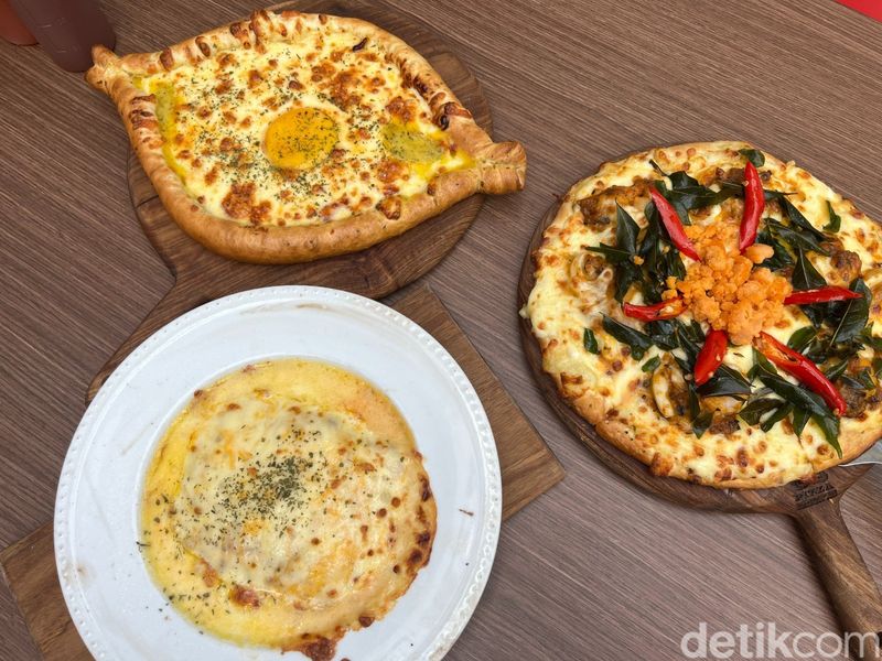 US Pizza: Bisa Hangout Sambil Makan Pizza Keju Mulur di Sini