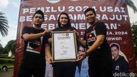 Aksi Petisi Damai dari Ketiga Relawan Capres