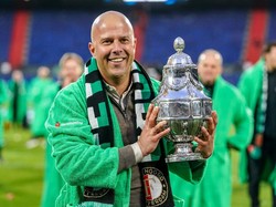 Carragher Ragukan Kualitas Arne Slot Jika Digaet Liverpool