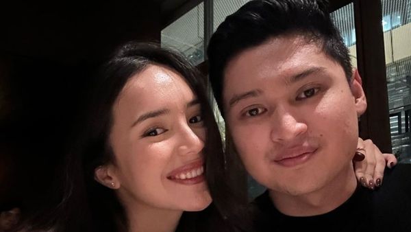 7 Potret Perjalanan Cinta Beby Tsabina & Anggota DPR Hingga Resmi Tunangan