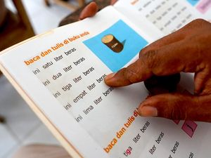 Apa Itu Klausa? Definisi, Fungsi, Jenis, dan Contoh dalam Kalimat Apa Itu Klausa? Definisi, Fungsi, Jenis, dan Contoh dalam Kalimat