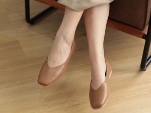 7 Brand Lokal yang Rilis Sepatu untuk Kerja, Harga di Bawah 200 Ribu 7 Brand Lokal yang Rilis Sepatu untuk Kerja, Harga di Bawah 200 Ribu