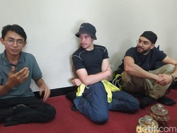 Viral 2 Bule Nyasar Ikut Halalbihalal di Magelang, Bagaimana Ceritanya?