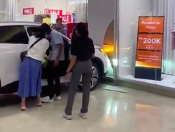 Kok Bisa Chery Omoda E5 Dikemudikan Bocah Nabrak Tembok Mall, Emang Nyala?
