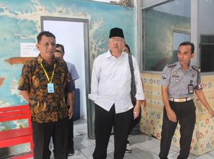 Eks Bupati Malang Rendra Kresna Bebas Bersyarat Usai Dapat Remisi Eks Bupati Malang Rendra Kresna Bebas Bersyarat Usai Dapat Remisi