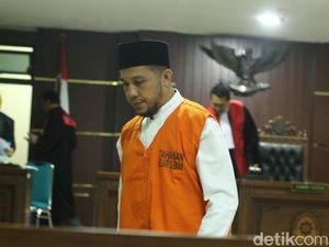 Elwizan Dokter Gadungan Klub Bola Didakwa Penipuan hingga Pemalsuan Ijazah Elwizan Dokter Gadungan Klub Bola Didakwa Penipuan hingga Pemalsuan Ijazah