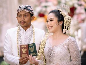 Wanita Dulu Viral Dilamar Saat Nonton Konser Coldplay di GBK, Kini Menikah Wanita Dulu Viral Dilamar Saat Nonton Konser Coldplay di GBK, Kini Menikah