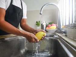 Sebelum Dikupas Rendam Mangga dalam Air, Ini Manfaatnya