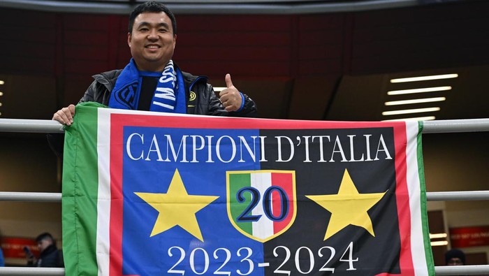 MILAN, ITALY - APRIL 22: Fans of FC Internazionale during the Serie A TIM match between AC Milan and FC Internazionale at Stadio Giuseppe Meazza on April 22, 2024 in Milan, Italy. (Photo by Image Photo Agency/Getty Images) (Photo by Image Photo Agency/Getty Images)