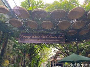 Jalan-jalan di Kampung Batik Kauman Solo, Ada Apa Saja?