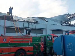 Kebakaran Graha Mulia Plaza Lumajang Padam Setelah 7 Jam