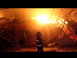 Graha Mulia Plaza Lumajang Terbakar Hebat