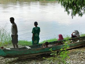 Penantian Keluarga Arif di Bengawan Solo Berujung Duka Penantian Keluarga Arif di Bengawan Solo Berujung Duka