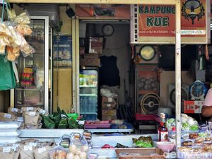 Tangan Dingin Irul Mahpuduah Rintis Kampung Kue Surabaya Tangan Dingin Irul Mahpuduah Rintis Kampung Kue Surabaya