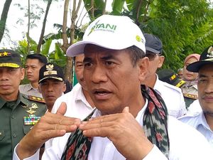 Mentan Respons Rencana Bulog Caplok Perusahaan Beras Kamboja Mentan Respons Rencana Bulog Caplok Perusahaan Beras Kamboja