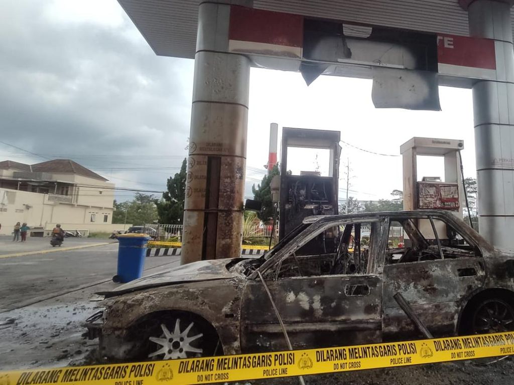 Sedan Ludes Terbakar Saat Isi BBM di SPBU Ngadirojo Wonogiri