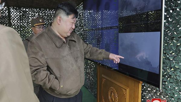Momen Kim Jong Un Pantau Latihan Serangan Balik Nuklir