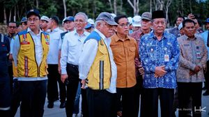 Momen Pak Bas Tinjau Proyek Pembangunan Tol Bayung Lencir-Lempino