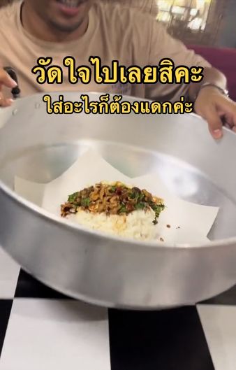 Ngakak! Restoran Ini Sajikan Makanan Pesanan Pembeli pakai Wadah Nyeleneh