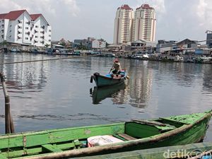 Potret Manusia Sampan yang Tersisa di Sunda Kelapa Potret Manusia Sampan yang Tersisa di Sunda Kelapa
