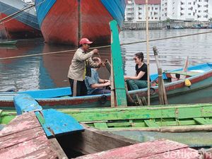 Eksistensi Manusia Sampan di Sunda Kelapa, Sulit Dapat Pelanggan-Hidup Miskin Eksistensi Manusia Sampan di Sunda Kelapa, Sulit Dapat Pelanggan-Hidup Miskin