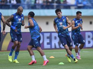Wanti-wanti Agar Pemain Persib Tak Mudah Terpancing Emosi Wanti-wanti Agar Pemain Persib Tak Mudah Terpancing Emosi